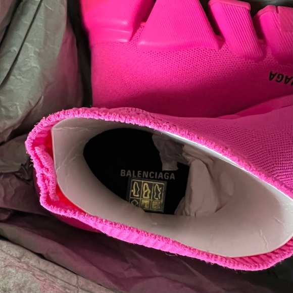 •SOLD• Balenciaga Speed 2 Low Top Sneakers in Neon Pink - Picture 10 of 12